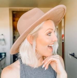 Meet your Posher, Whitney